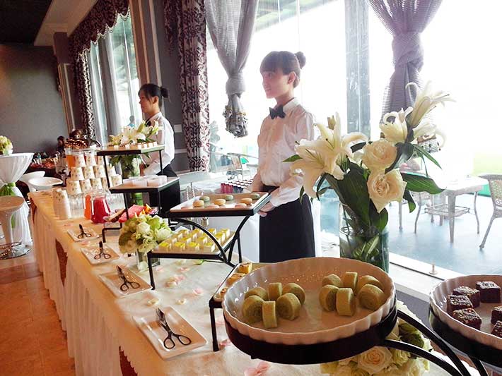 河心岛音乐逐梦红酒品鉴会冷餐服务现场,冷餐台面